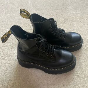 Platform, zip up doc martin boots, size W8